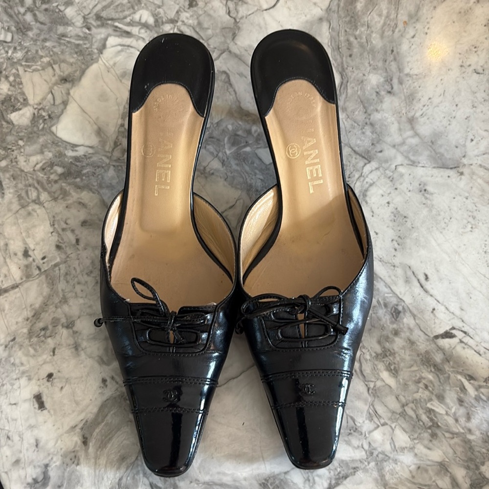 CHANEL Black Patent Leather Square-Toe Mules